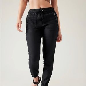 Athleta Cabo Jogger- NWOT black size 12
